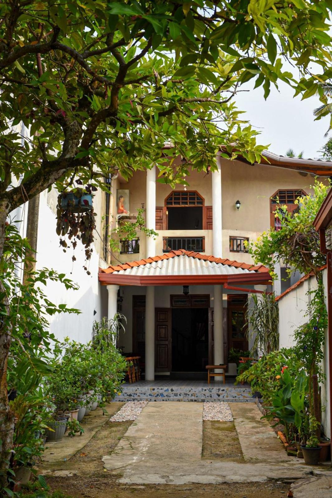 4Ty Two Homestay Galle Exterior foto