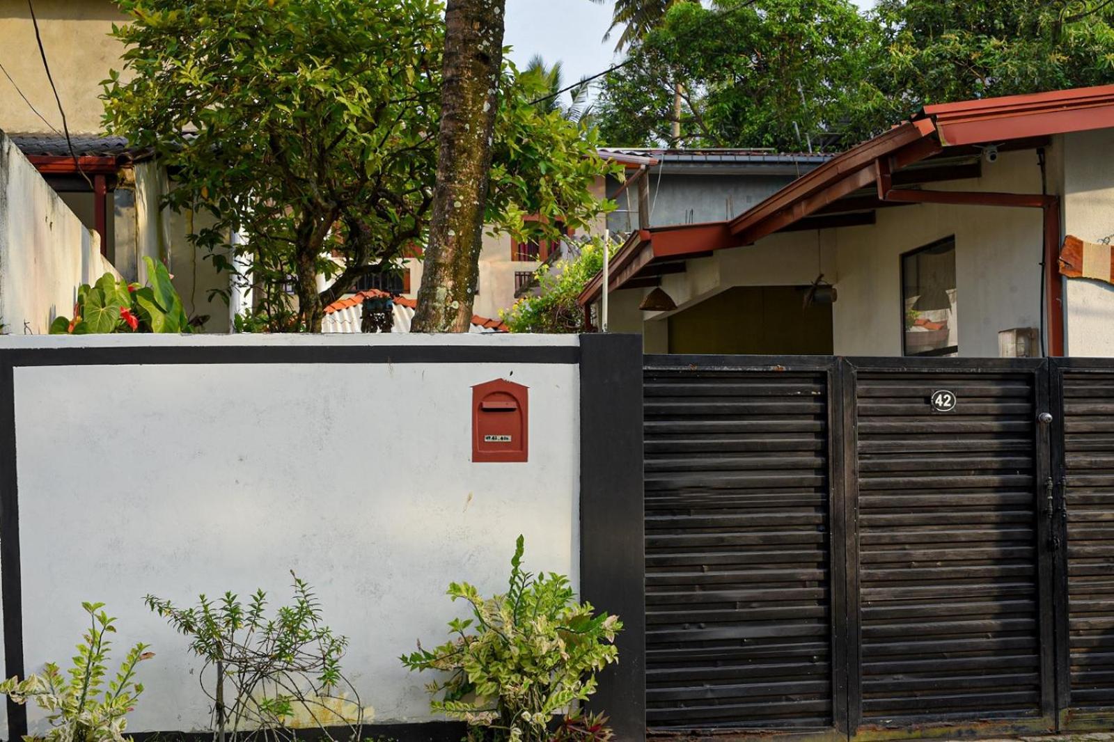 4Ty Two Homestay Galle Exterior foto