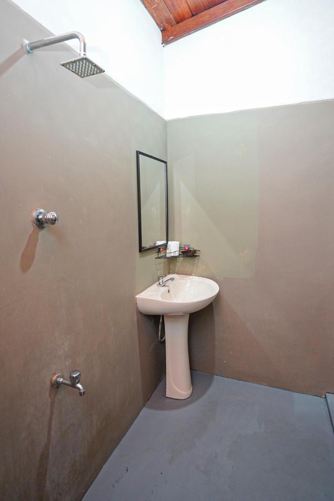 4Ty Two Homestay Galle Exterior foto