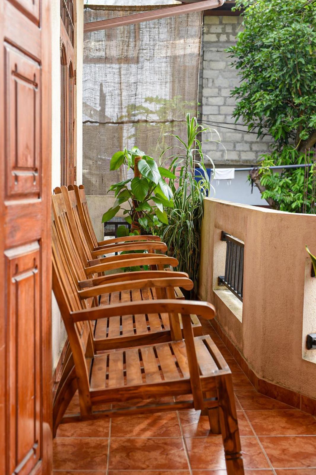 4Ty Two Homestay Galle Exterior foto